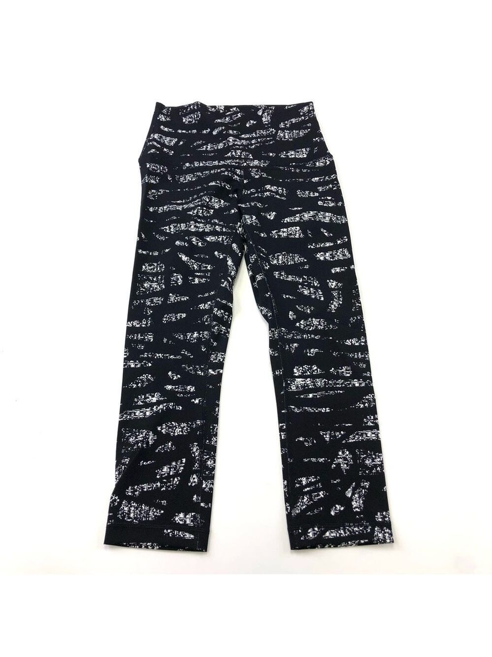 Lululemon Wunder Under Crop (Hi-Rise)
Graf Black White Size 4 NEW with tags